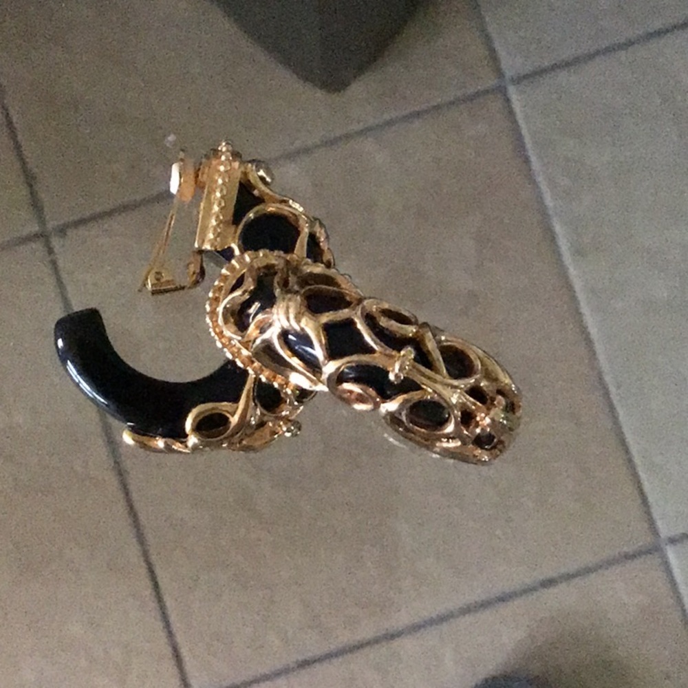 Earring - Picture 3 of 5